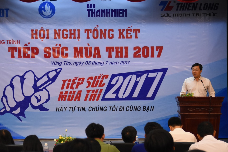 "Chừng nào sĩ tử vẫn còn thi cam go, chừng đó còn Tiếp sức mùa thi" - 4 Anh Lê Quốc Phong - Ủy viên Dự khuyết Ban Chấp hành Trung ương Đảng, Bí thư Thứ nhất Ban Chấp hành Trung ương Đoàn, Chủ tịch Hội sinh viên Việt Nam phát biểu tại Hội nghị tổng kết chương trình Tiếp sức mùa thi 2017