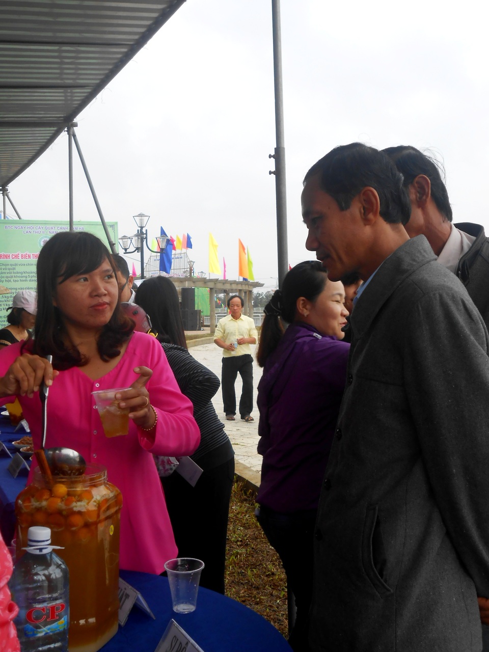 Hội An tưng bừng lễ hội cây quật cảnh - 8 Giới thiệu rượu quật, đặc sản địa phương đến quan khách