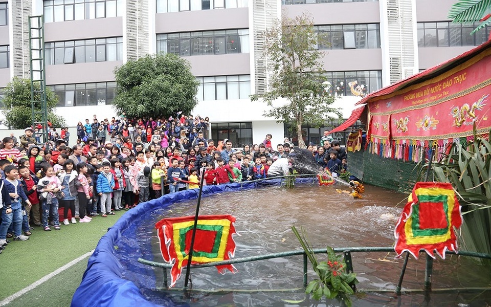 
Tiết mục múa rối nước gây ấn tượng đặc biệt tại hội xuân
