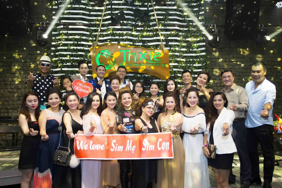 Ca sĩ Kasim và mẹ kêu gọi được 400 triệu ủng hộ bệnh nhân ung thư - 10 “Kasim và những người bạn” là đêm nhạc của những trái tim đẹp. Sau thành công của chương trình, ban tổ chức sẽ tiếp tục tổ chức thêm nhiều đêm nhạc thiện nguyện khác.