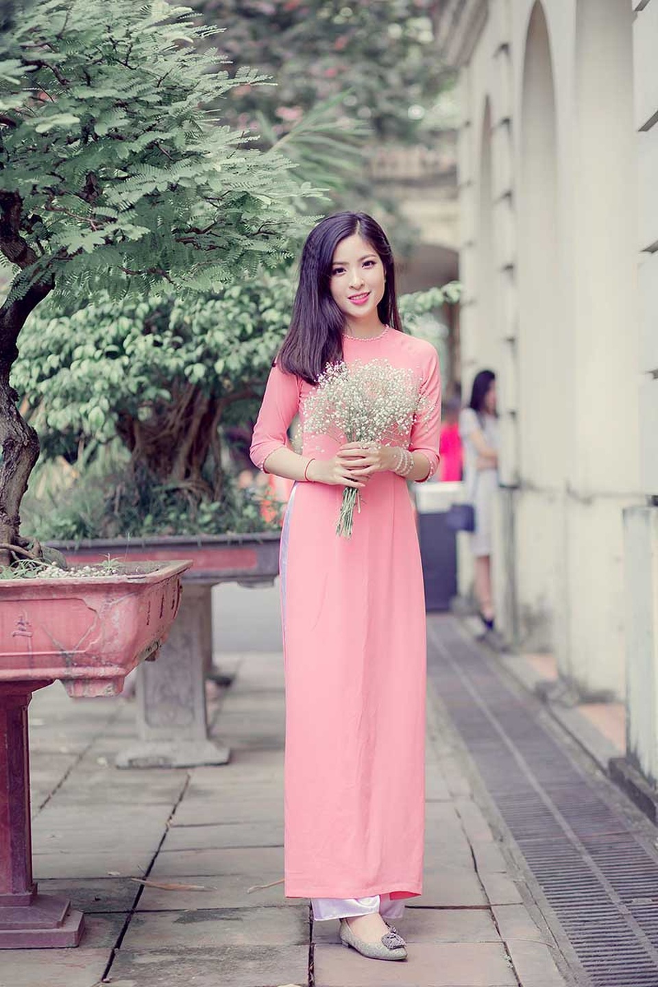Nữ sinh Thương mại đẹp dịu dàng trong bộ ảnh kỷ yếu chia tay giảng đường - 11 Cùng ngắm vẻ đẹp duyên dáng của nữ sinh Đại học Thương mại Hà Nội.