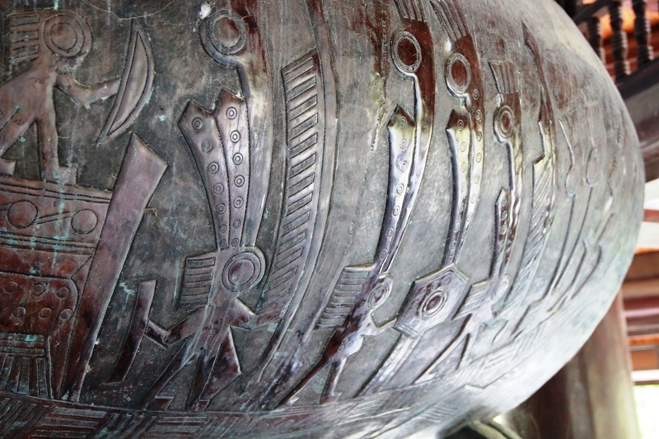 Những hình ảnh thể hiện nền văn hóa Đông Sơn ở nước ta trên thân trống đồng là sự minh chứng cho nền văn hóa lâu đời trải qua hàng nghìn năm lịch sử của dân tộc ta.