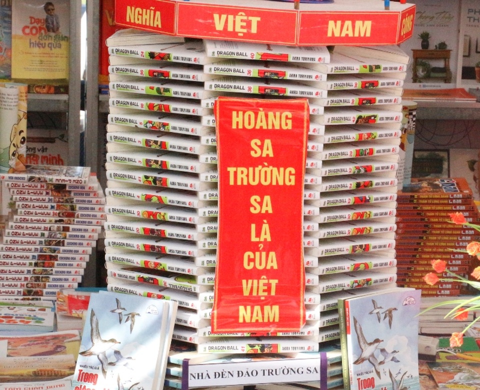 Hơn 2.200 đầu sách, bản đồ quy tụ tại Ngày sách Việt Nam - 4 Hơn 2.000 đầu sách được bố trí đẹp mắt với nhiều chủ đề khác nhau để người dân dễ tìm kiếm, chọn lựa
