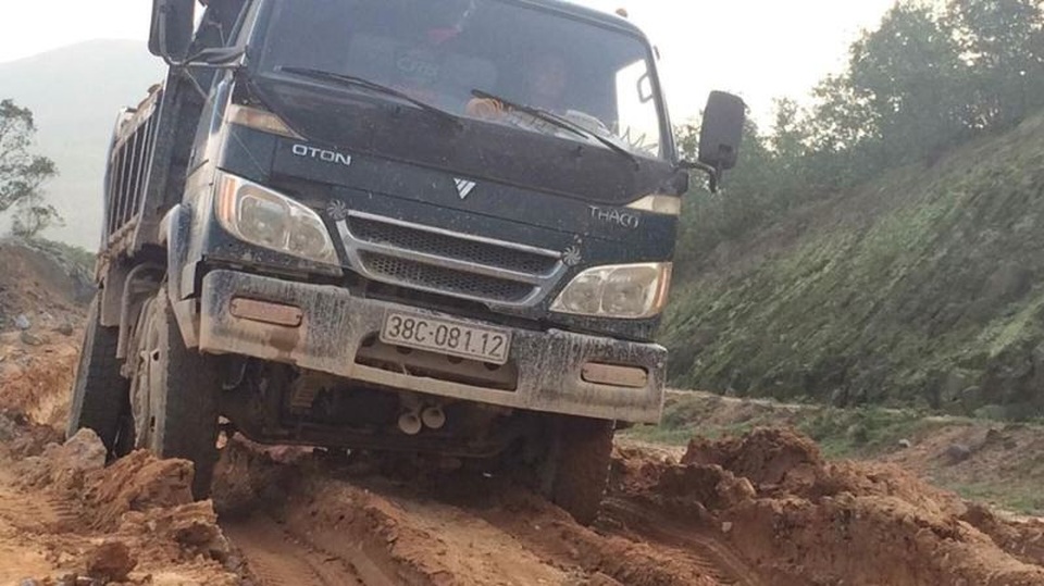 “Xe vua” tung hoành phá nát đường ven biển - 4