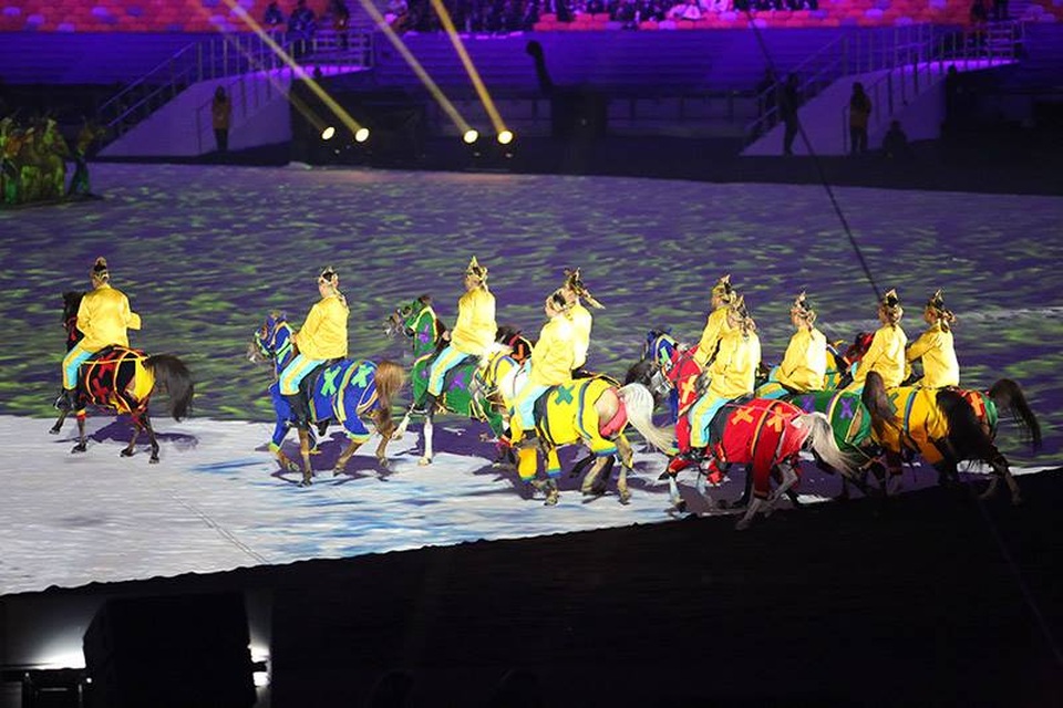 Lễ khai mạc SEA Games 29: Bữa tiệc đậm đà bản sắc văn hóa - 6
Ngựa được sử dụng cả trên sân khấu khai mạc SEA Games 29, ảnh: Q.H