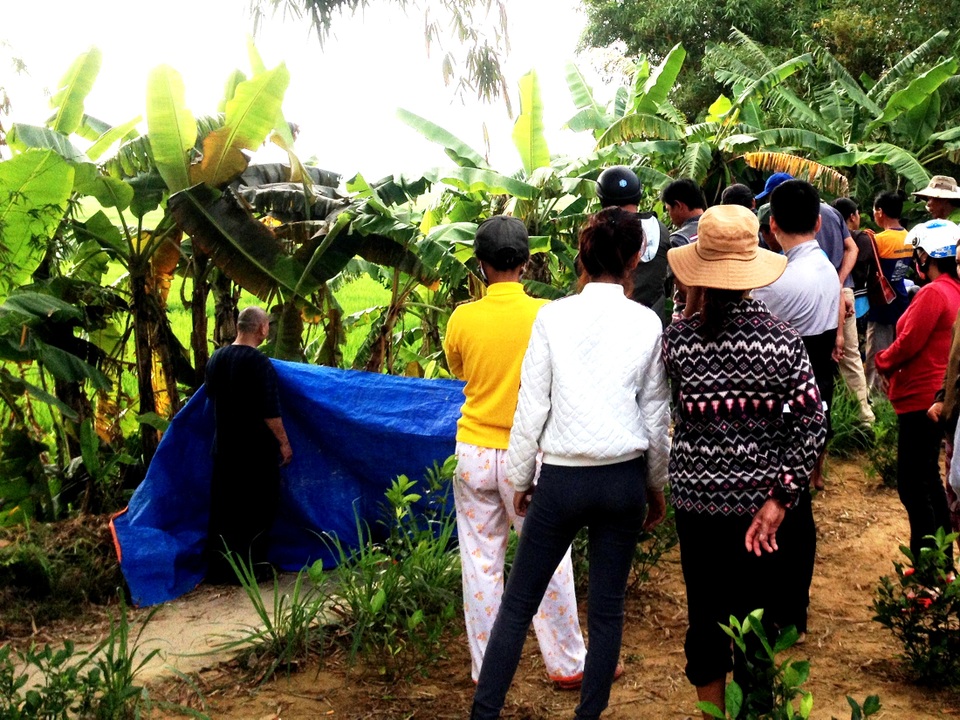 Nam thanh niên bốc cháy la hét lao ra đường - 1 Hiện trường vụ việc