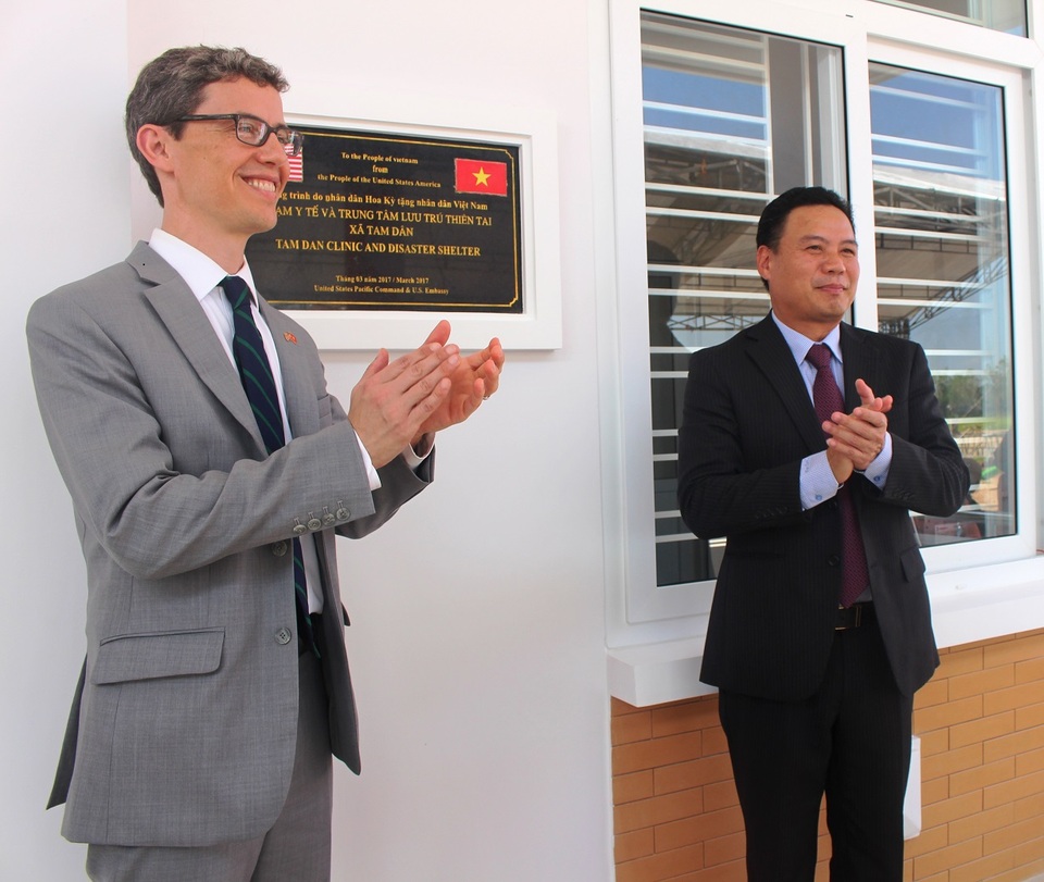 Bộ Tư lệnh Thái Bình Dương (Hoa Kỳ) tặng trạm y tế cho Quảng Nam - 1 Lãnh đạo tỉnh Quảng Nam và Bộ Tư lệnh Thái Bình Dương (Hoa Kỳ) khánh thành Trạm y tế xã Tam Dân