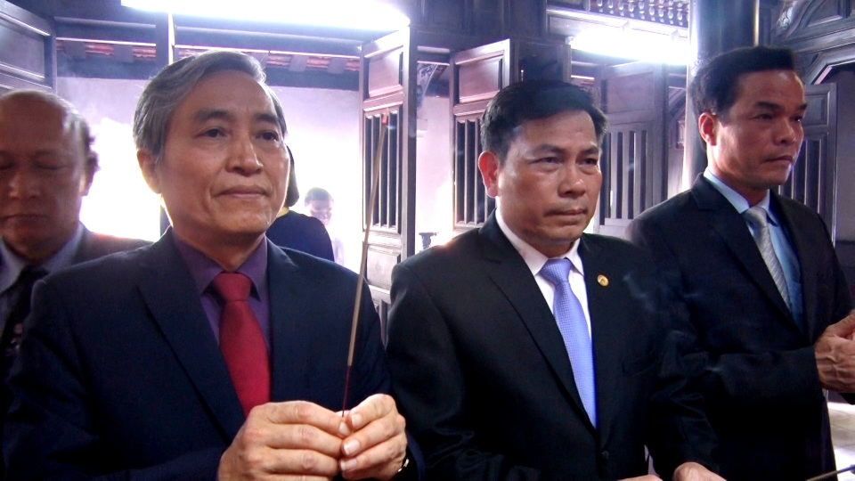 Dâng hương kỷ niệm 70 năm ngày mất chí sĩ yêu nước Huỳnh Thúc Kháng - 1 Lãnh đạo tỉnh Quảng Nam, Quảng Ngãi dâng hương kỷ niệm 70 năm ngày mất cụ Huỳnh Thúc Kháng
