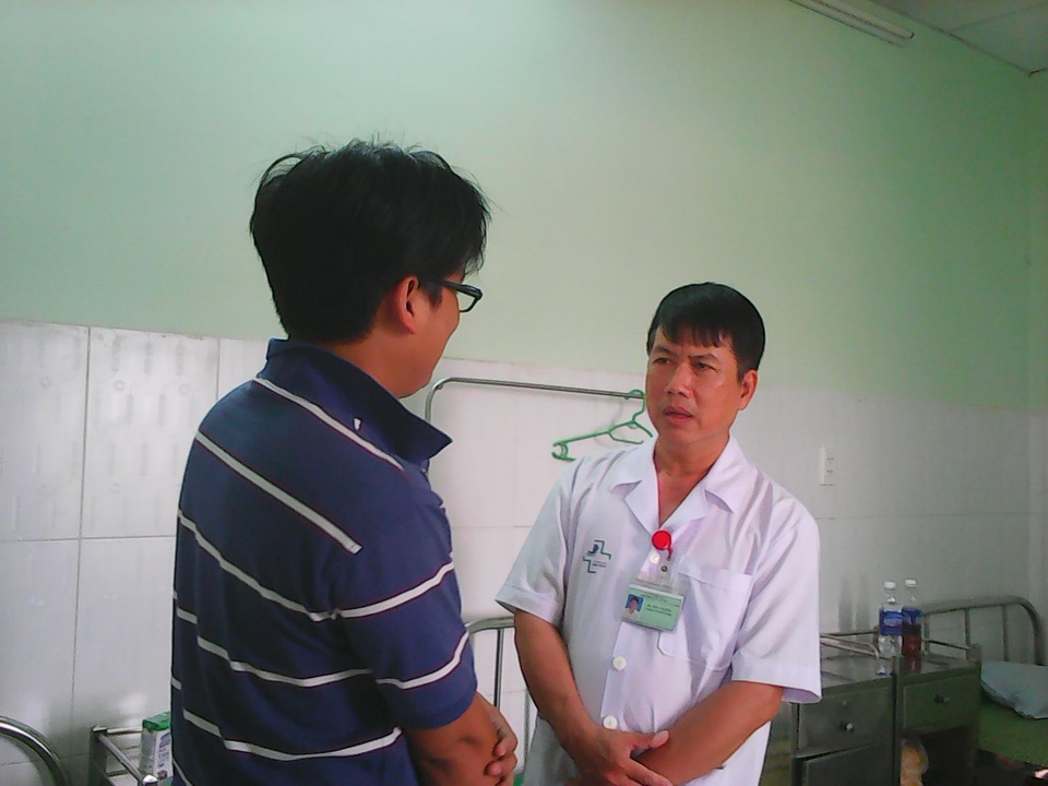 Thêm một con sán dài hơn 8 mét được lôi” ra - 1 Bệnh nhân Ph. sau khi xổ sán xơ mít thành công. (Ảnh: B.T.)