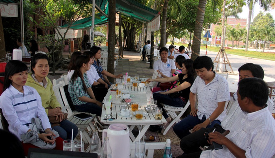 Vì sao cả trăm giáo viên hợp đồng không được tuyển dụng? - 1
Cả trăm giáo viên hợp đồng lo lắng vì không được tuyển dụng vào viên chức ngành