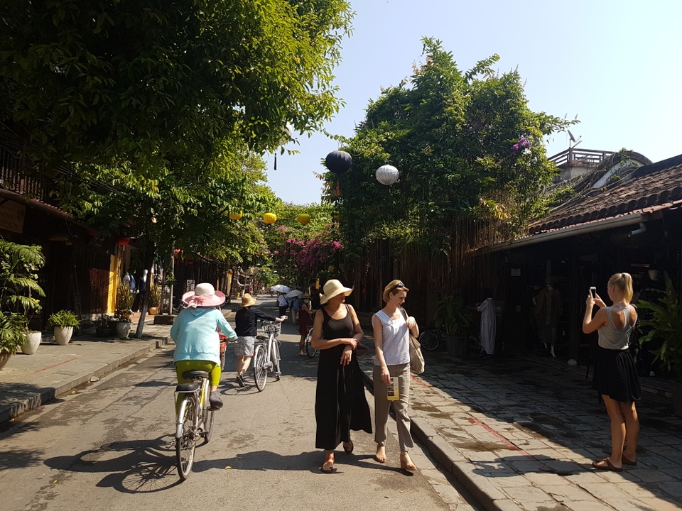 Mặn xâm nhập, thành phố Hội An “khát nước” - 1
Nước sinh hoạt cấp cho TP Hội An không ổn định ảnh hưởng tới đời sống và việc kinh doanh du lịch