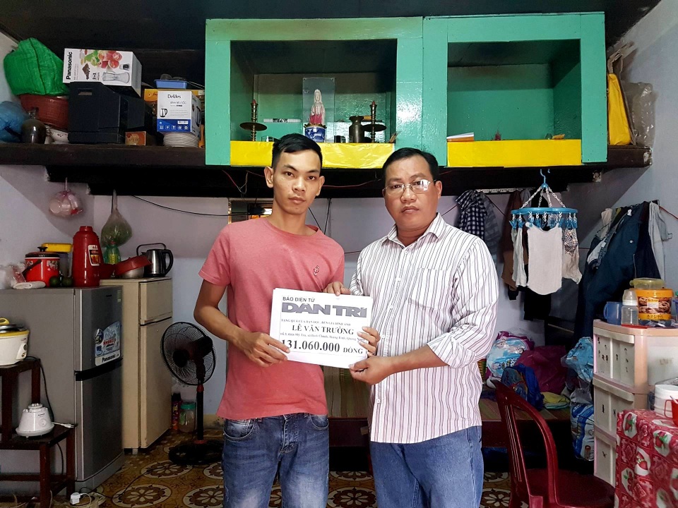 Thêm hơn 131 triệu đồng đến với bé 2 tuổi bị tổn thương não - 1 Tổng cộng, anh Trường đã nhận số tiền hơn 200,8 triệu đồng của bạn đọc Dân trí để chữa chạy cho con mình