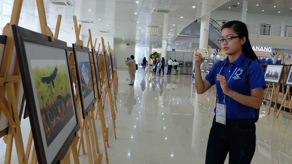 Đất nước, con người Việt Nam qua ảnh hấp dẫn đại biểu APEC - 2 Ghi lại những hình ảnh đất nước, con người Việt Nam qua ảnh tại Triển lãm