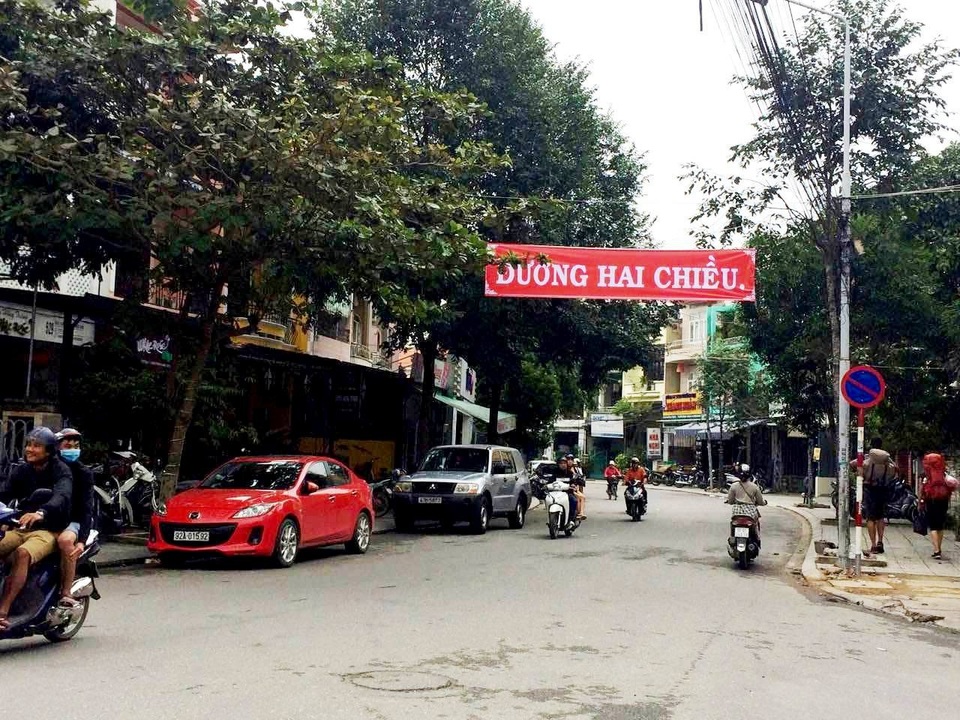 Cấm đậu đỗ ô tô trên hàng loạt tuyến đường - 1 Nhiều tuyến đường ở Hội An cấm đậu đỗ xe ô tô