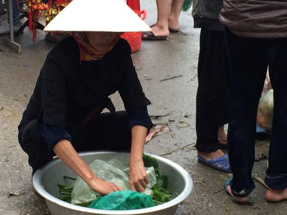 “Chen chân” sắm Tết trong phiên chợ ngày cuối năm - 34 “Chen chân” sắm Tết trong phiên chợ ngày cuối năm - 34