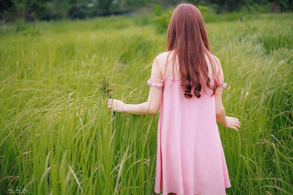 Đã là người yêu "cũ" rồi, cớ sao tim vẫn đau? - 2 Em cũng sẽ đợi cơn mưa qua đi, sẽ khóc một lần sau cuối cho tình yêu này rồi mạnh mẽ cất bước về phía không anh. (Ảnh minh họa: Nguyễn Hải)
