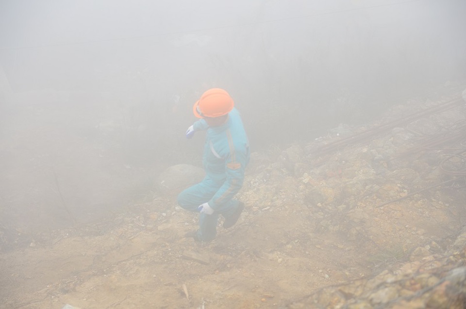 
Nhân viên kỹ thuật Viettel di chuyển tại những địa hình hiểm trở

