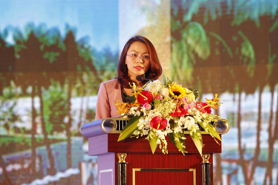 Quần thể du lịch nghỉ dưỡng sinh thái FLC đạt chuẩn 5 sao - 3
Bà Hương Trần Kiều Dung, Phó chủ tịch Hội đồng quản trị Tập đoàn FLC phát biểu tại buổi lễ.