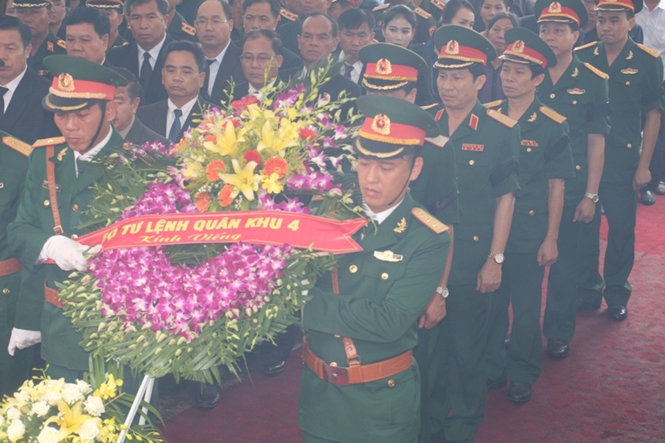 Xúc động ngày đón các liệt sĩ về đất mẹ - 2 Xúc động ngày đón các liệt sĩ về đất mẹ - 2