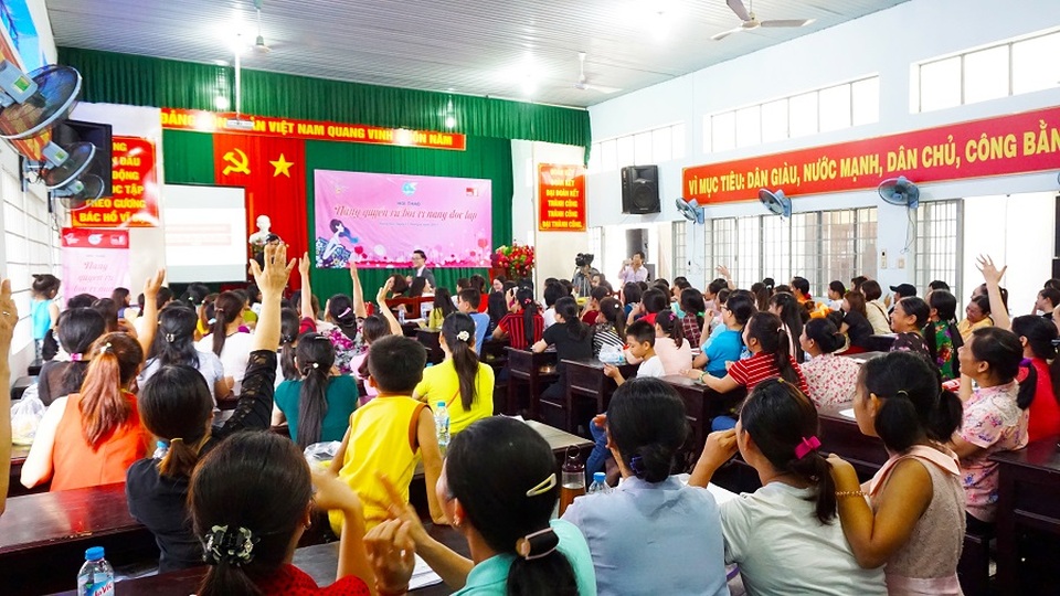 Phụ nữ không nên đóng khung mình trong những định kiến mà xã hội đã đặt sẵn, mà cần mạnh dạn nêu lên suy nghĩ của mình.