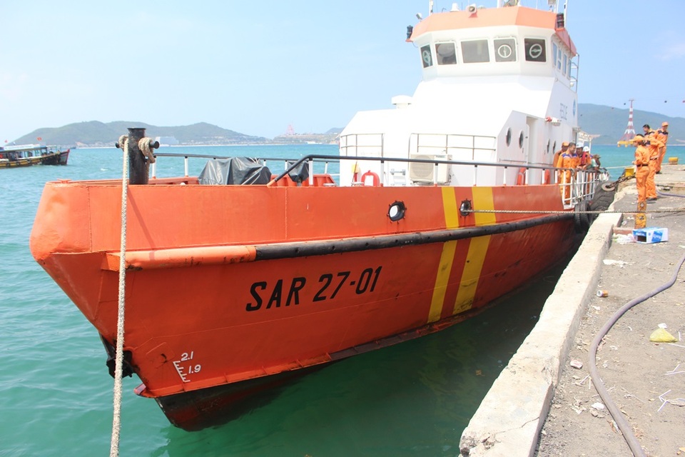 Cứu ngư dân Quảng Nam bị liệt nửa người ở ngoài khơi Trường Sa - 2 Tàu SAR27-01 đang thường trực ở Nha Trang vượt biển hơn 180 hải lý đi cứu nạn ngư dân Quảng Nam