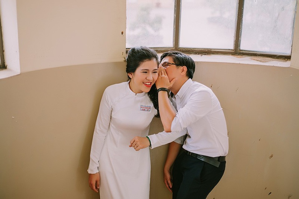 Cặp đôi chụp ảnh cưới tái hiện kỉ niệm thời sinh viên - 8 Cặp đôi đều là bác sĩ nên hầu hết thời gian đều bận rộn công việc, dù vậy họ vẫn không quên vun vén cho hạnh phúc lứa đôi.