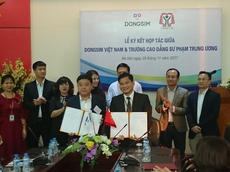 
Lễ ký kết hợp tác giữa Công ty cổ phần dịch vụ giáo dục Dongsim Việt Nam và Trường Cao đẳng sư phạm Trung ương
