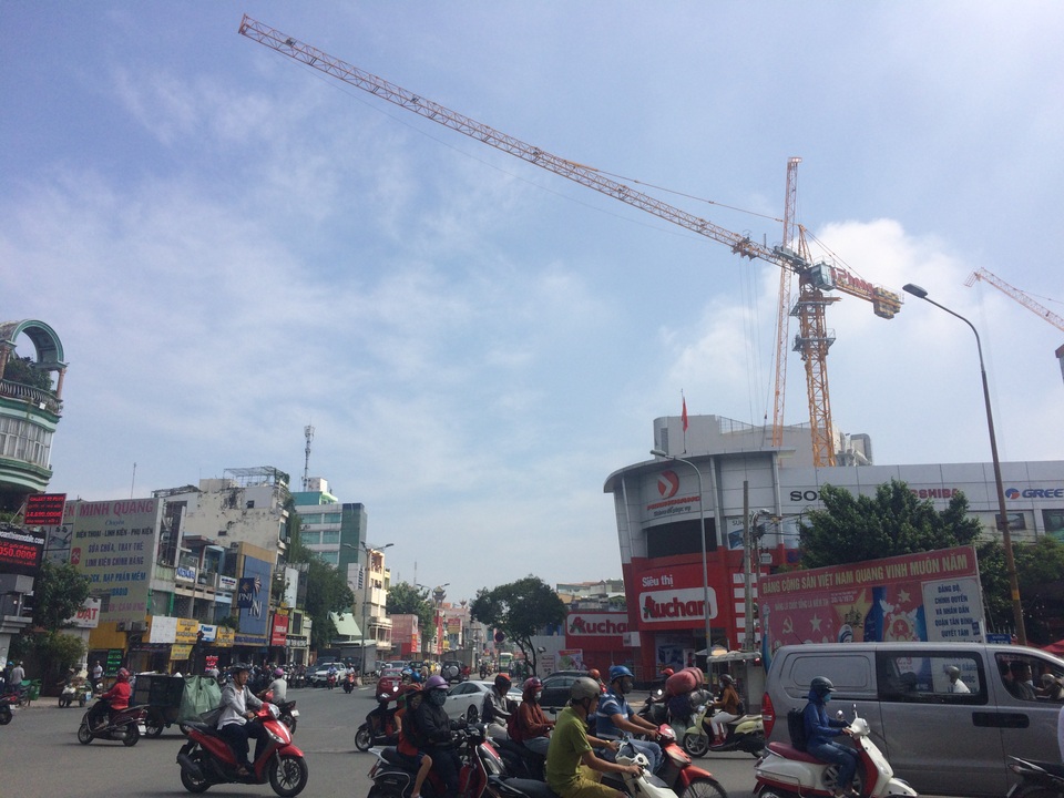 Người Sài Gòn ám ảnh mối nguy hiểm treo lơ lửng trên đầu - 2