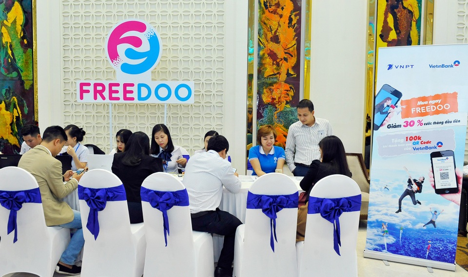 Khách hàng giao dịch thanh toán qua QR Pay