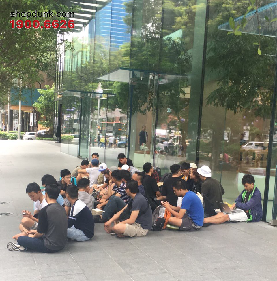 iPhone X 256GB xách tay có thể tới 70 triệu đồng trong ngày đầu về Việt Nam - 2 iPhone X 256GB xách tay có thể tới 70 triệu đồng trong ngày đầu về Việt Nam - 2