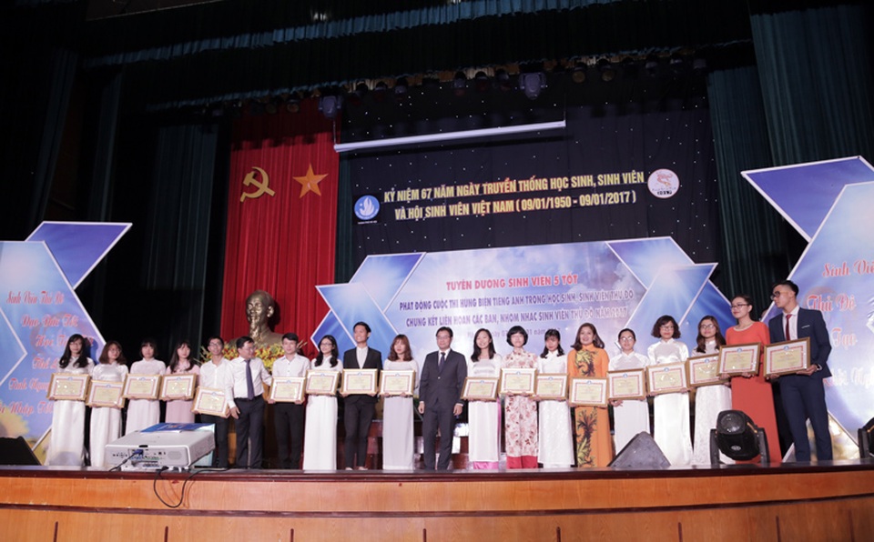 19 tập thể sinh viên Thủ đô đạt danh hiệu “Sinh viên 5 tốt” cấp Trung ương. Đây là những tập thể vững mạnh với 100% sinh viên đăng ký phấn đấu đạt danh hiệu “Sinh viên 5 tốt”, không có sinh viên vi phạm pháp luật và các quy đinh của nhà trường, có nhiều thành tích trong công tác Đoàn, Hội và có tối thiểu 20% số sinh viên đạt danh hiệu Sinh viên 5 tốt cấp trường.