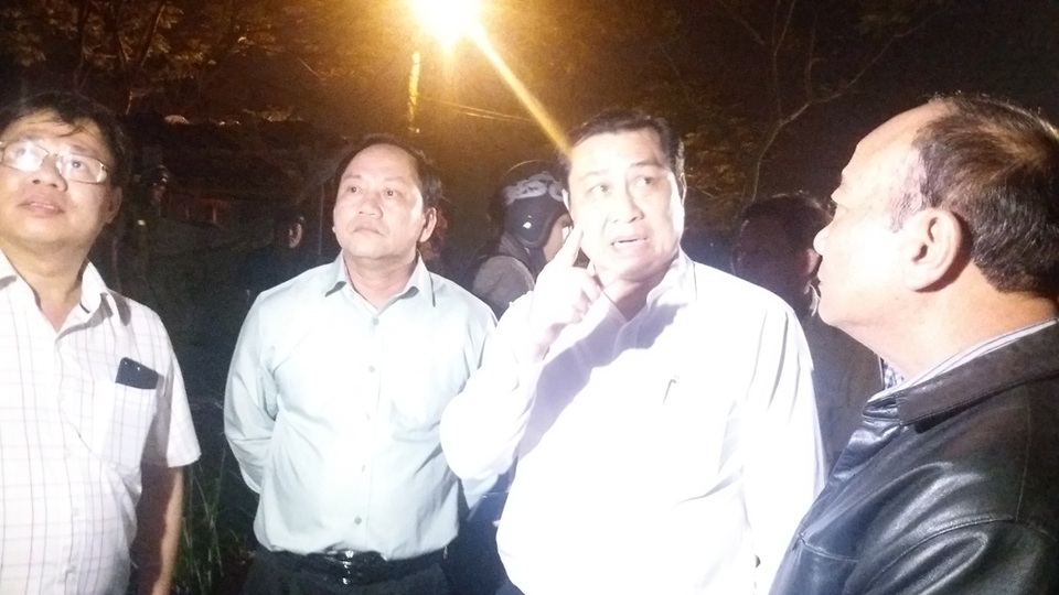 
Chủ tịch UBND TP Đà Nẵng Huỳnh Đức Thơ có mặt tại hiện trường yêu cầu các cơ quan chức năng điều tra làm rõ vụ việc
