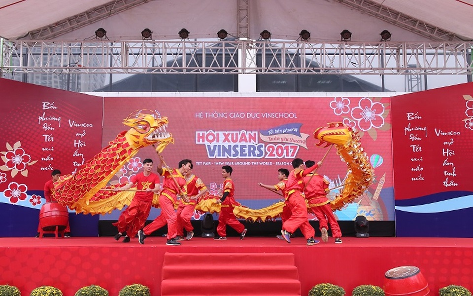 
Múa lân khai mạc hội xuân Vinschool
