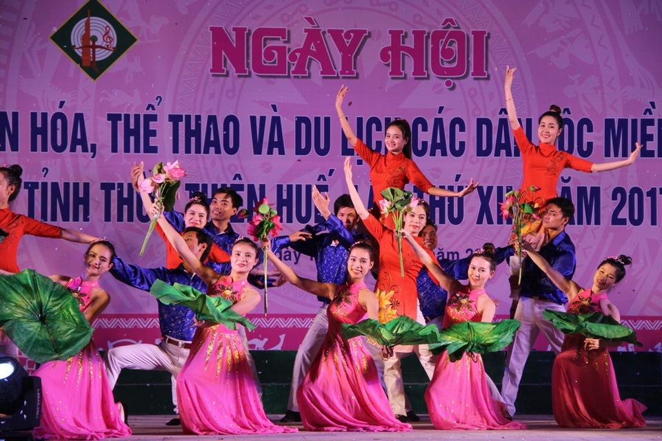 Đặc sắc ngày hội văn hóa thể thao du lịch miền núi tỉnh Thừa Thiên Huế - 2 Tiết mục mở màn đêm khai mạc