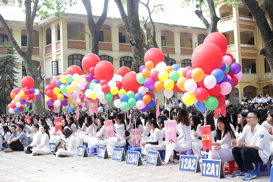 Những giọt nước mắt nghẹn ngào trong lễ bế giảng THPT Phan Đình Phùng - 3 Toàn cảnh lễ bế giảng năm học 2016-2017 của trường THPT Phan Đình Phùng