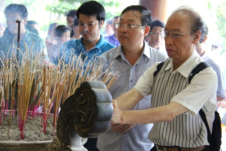Báo Dân trí tưởng nhớ hương hồn các anh hùng liệt sỹ Ngã ba Đồng Lộc - 3 Báo Dân trí tưởng nhớ hương hồn các anh hùng liệt sỹ Ngã ba Đồng Lộc - 3