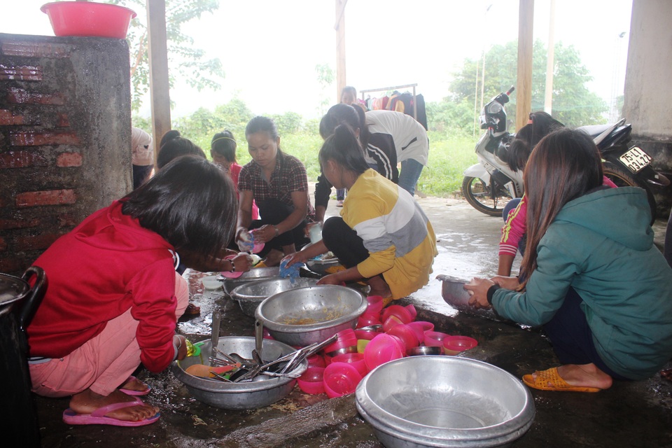 
Môi trường bán trú giúp các em tự lập từ nhỏ
