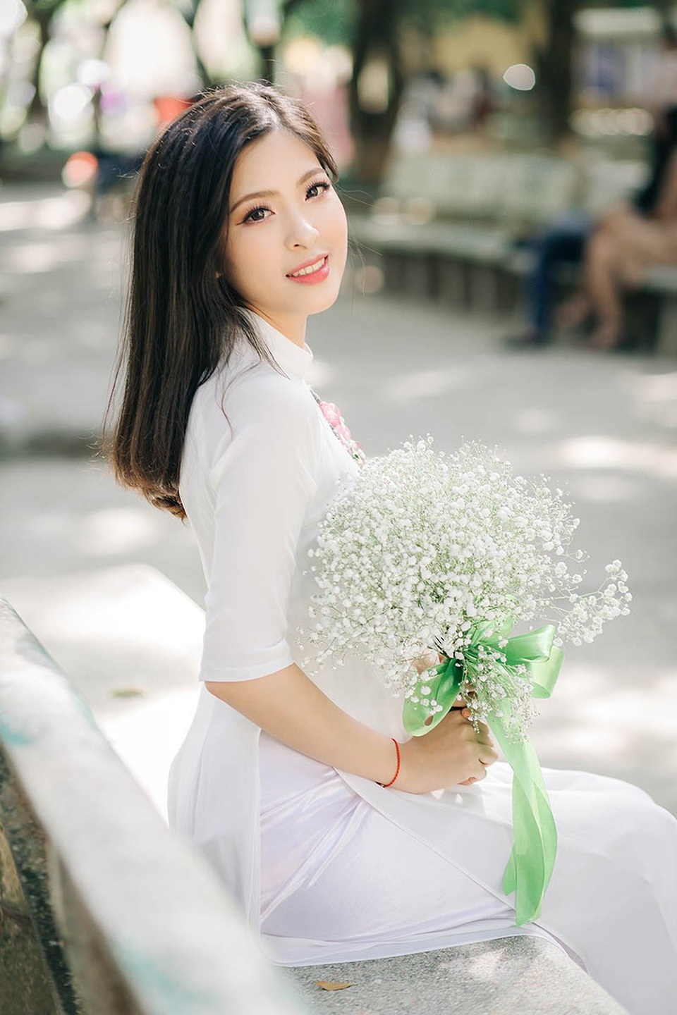 Nữ sinh Thương mại đẹp dịu dàng trong bộ ảnh kỷ yếu chia tay giảng đường - 7 Thời gian rảnh rỗi Khánh Linh dành để khám phá những địa điểm thú vị ở Hà Nội cũng như đọc sách để mở mang tầm hiểu biết.