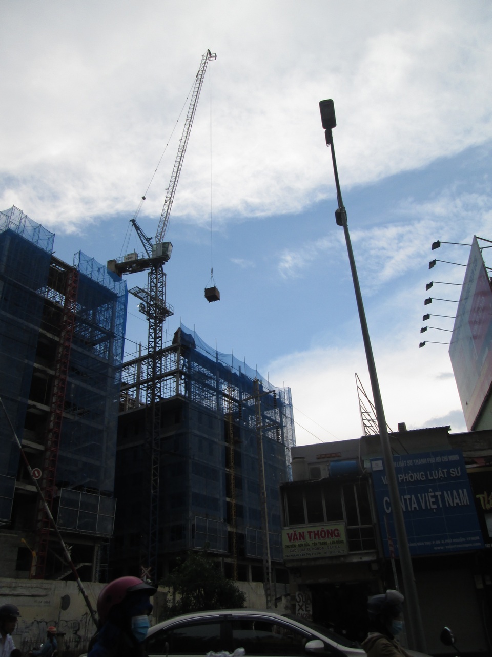 Người Sài Gòn ám ảnh mối nguy hiểm treo lơ lửng trên đầu - 4