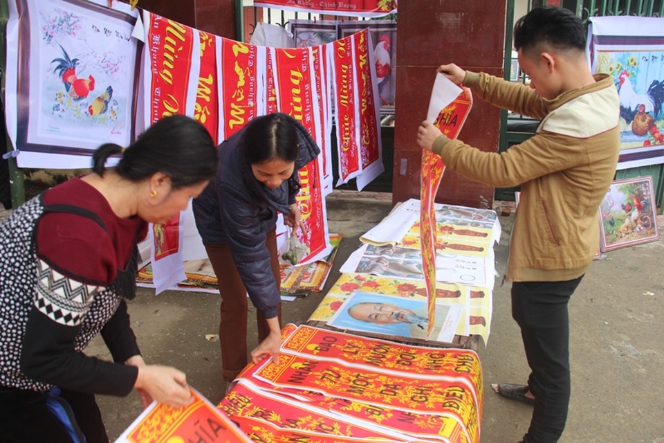 “Chen chân” sắm Tết trong phiên chợ ngày cuối năm - 25 “Chen chân” sắm Tết trong phiên chợ ngày cuối năm - 25