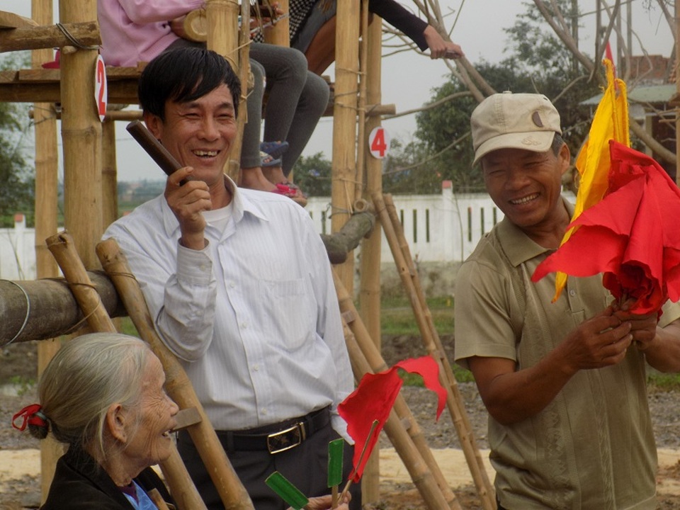 Người dân hào hứng với lễ hội Bài chòi