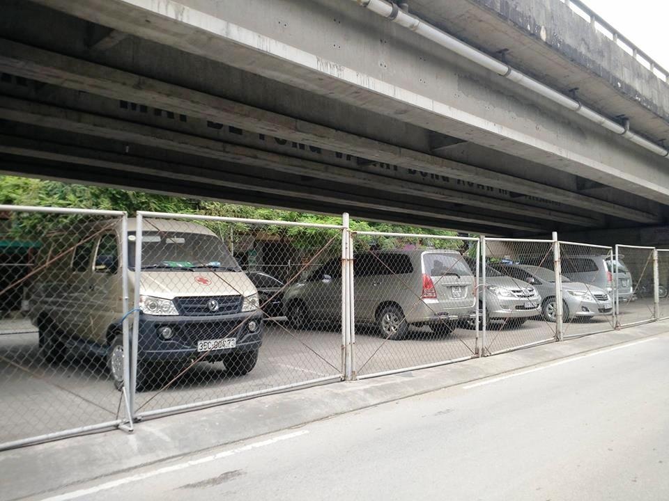 Gầm cầu vượt bị “xẻ thịt” biến thành bãi đỗ xe cho thuê giá… bèo? - 3 2.180m2 gầm cầu vượt Thanh Bình UBND phường Thanh Bình chỉ cho thuê giá 4 triệu đồng/tháng (từ năm 2016 đến nay), trước năm 2015 chỉ có 3 triệu đồng/tháng.