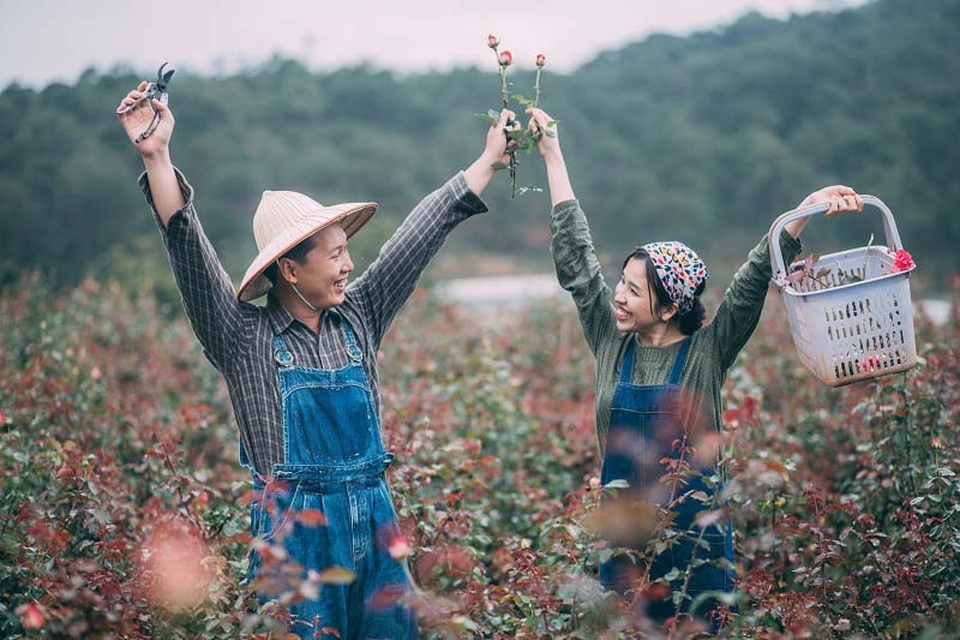 Đến lúc anh bắt đầu cảm thấy nản lòng thì nhận được tin nhắn từ số máy của “người thương”, và đó cũng là lần đầu tiên cô chủ động liên lạc cho anh.