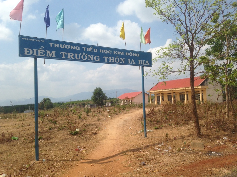Cuộc sống ở làng tái định cư nhiều… “không” - 4
Điểm trường 3 không nơi làng tái định cư