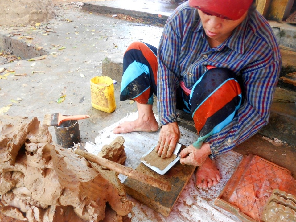 Nghề làm tượng tiễn ông Công ông Táo ở Hội An vào mùa Tết - 5 Khuôn đúc tượng người ta dùng khuôn gỗ hoặc khuôn nhôm