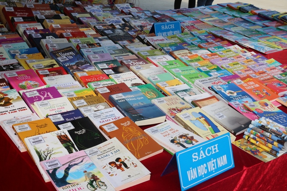 Hơn 2.200 đầu sách, bản đồ quy tụ tại Ngày sách Việt Nam - 2 Hơn 2.200 đầu sách, bản đồ quy tụ tại Ngày sách Việt Nam - 2