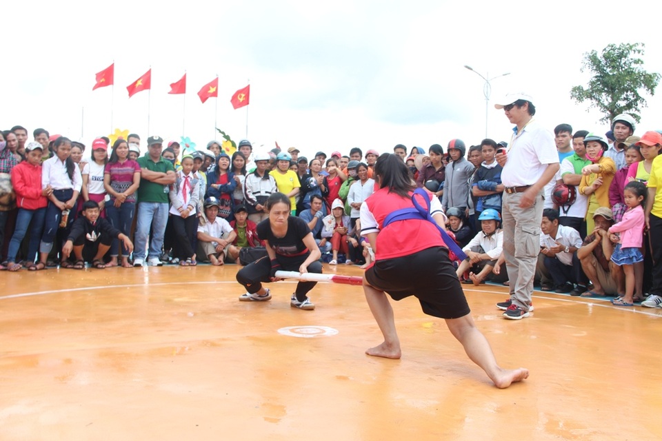 Đặc sắc ngày hội văn hóa thể thao du lịch miền núi tỉnh Thừa Thiên Huế - 7 Hấp dẫn trò chơi đẩy gậy