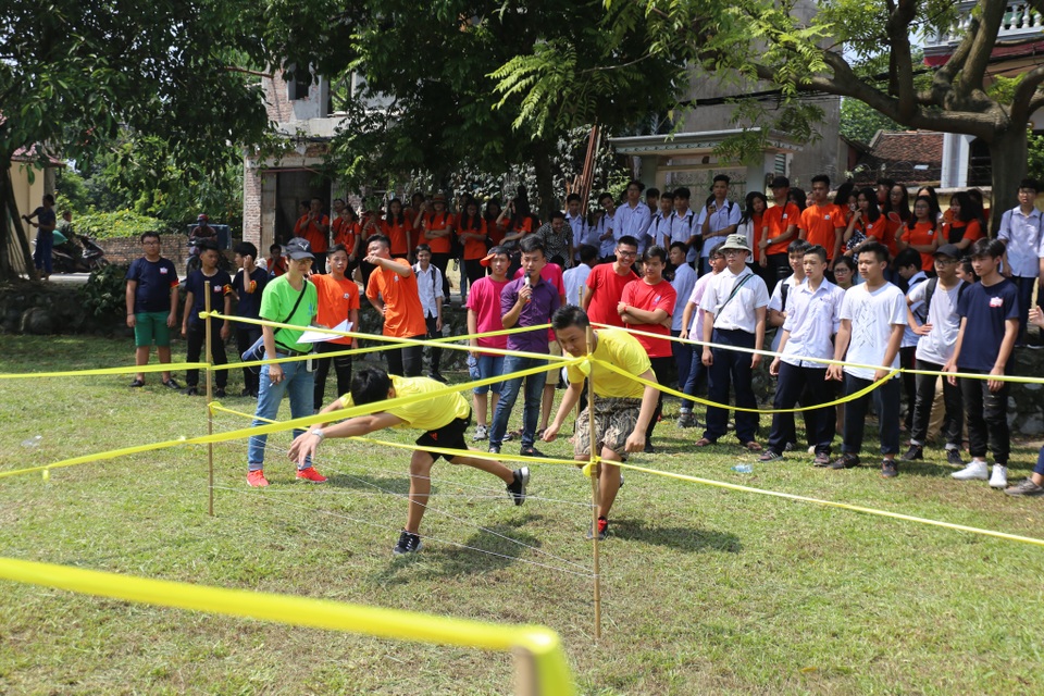 Học sinh thích thú với giờ thực hành môn Văn học tại Cổ Loa - 5
Học sinh thi “Theo dấu lông ngỗng”