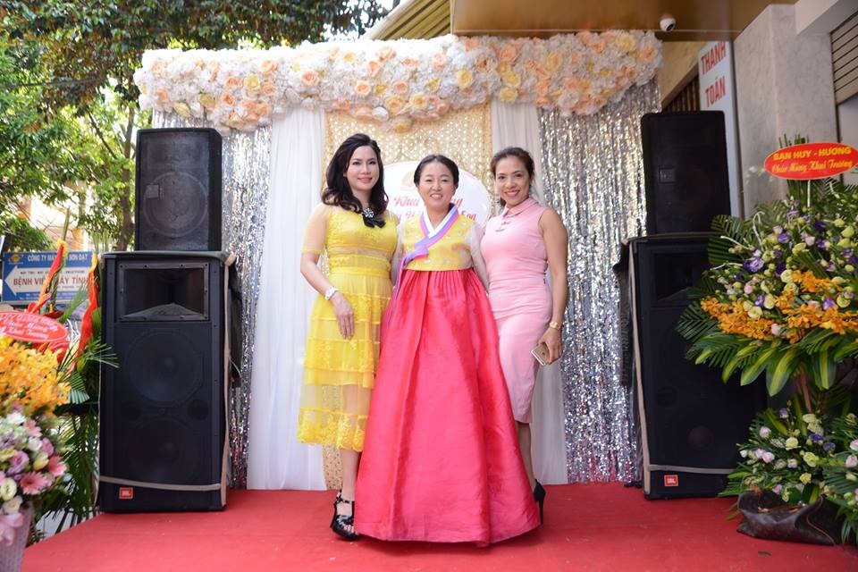 Chương trình đón nhận được sự tham gia của hơn 100 doanh nhân và khách hàng thân thiết.