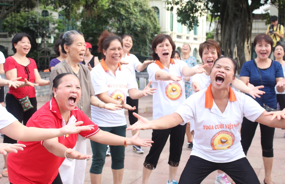Bể bụng với "Yoga cười" bên Hồ Gươm - 6
Môn thể thao giúp cho con người có được tinh thần khỏe mạnh